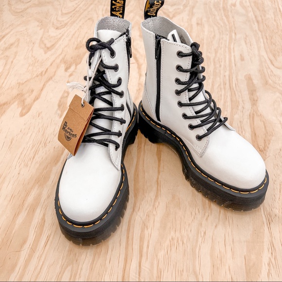 Dr. Martens White Jadon Platform 8 Eye Boots, size 5 - Picture 3 of 16